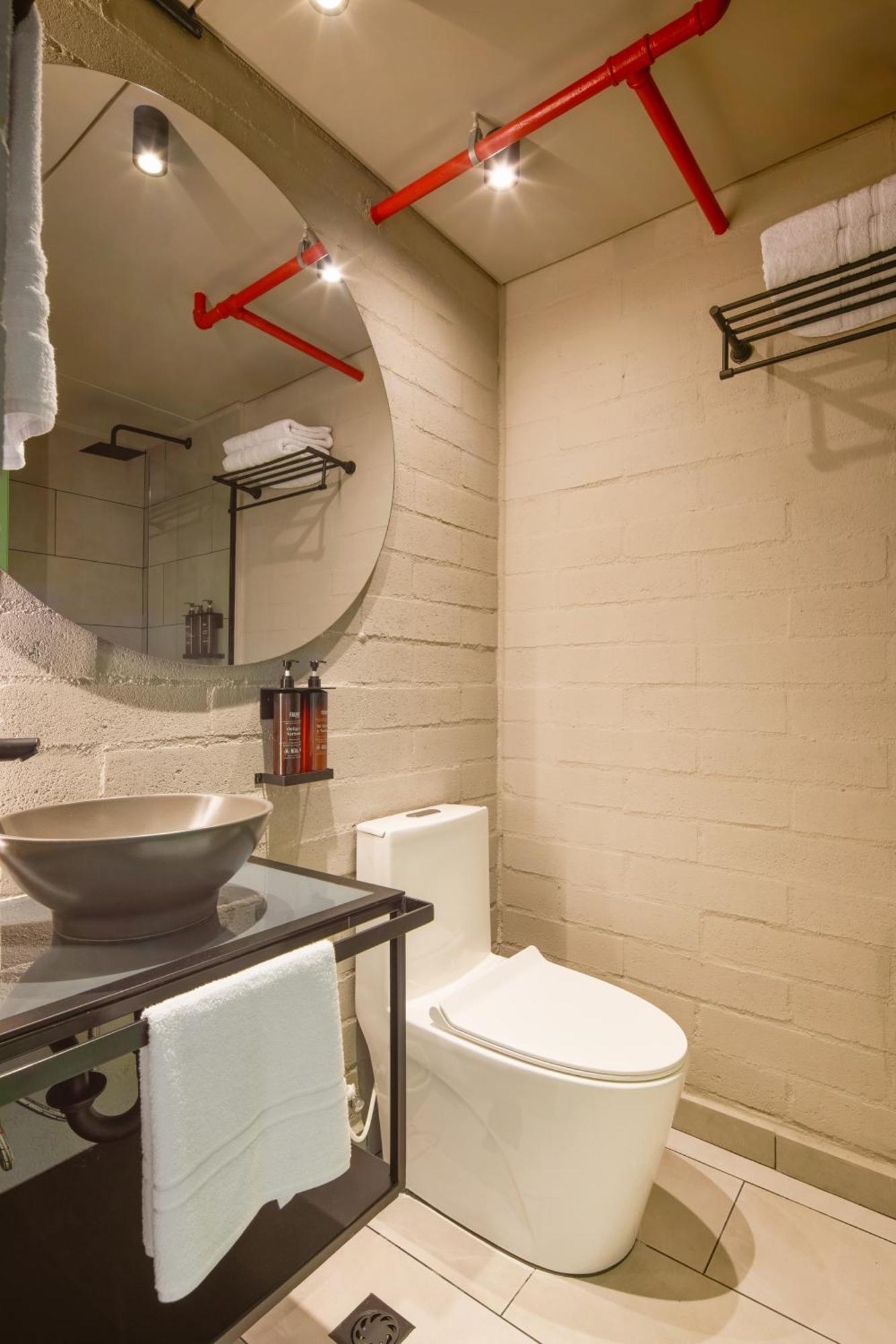 Urbit Social Lofts Hotel Medellin Room photo
